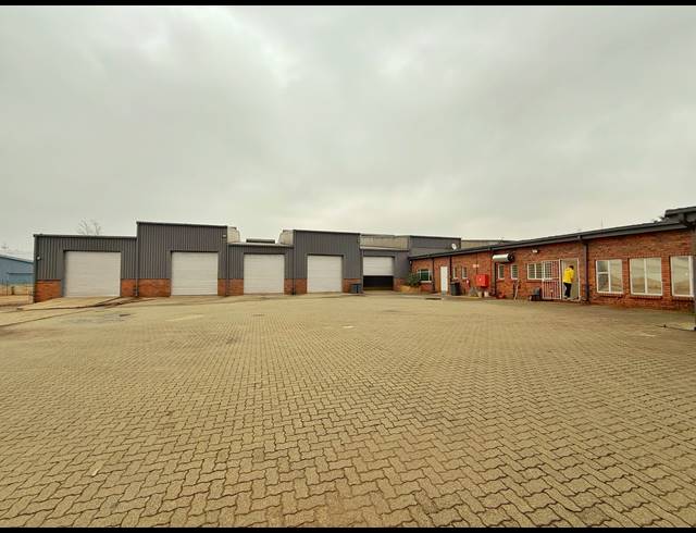 2,200M² WAREHOUSE TO LET IN WADEVILLE